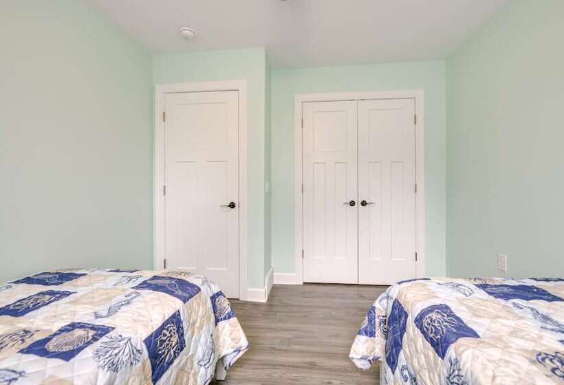 Angola Vacation Rental, Walk To Lake Erie Beach!