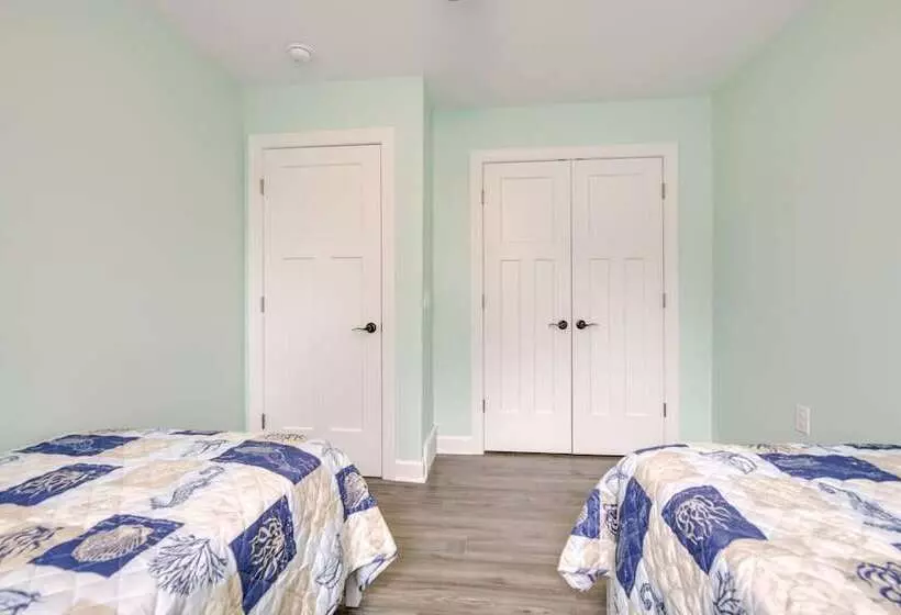 Angola Vacation Rental, Walk To Lake Erie Beach!