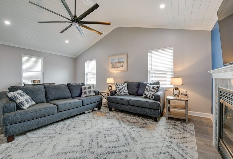 Angola Vacation Rental, Walk To Lake Erie Beach!