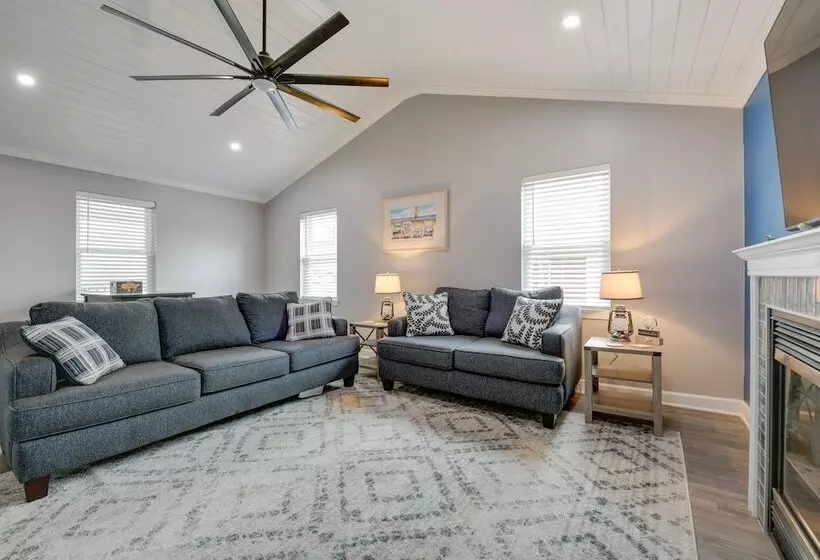 Angola Vacation Rental, Walk To Lake Erie Beach!