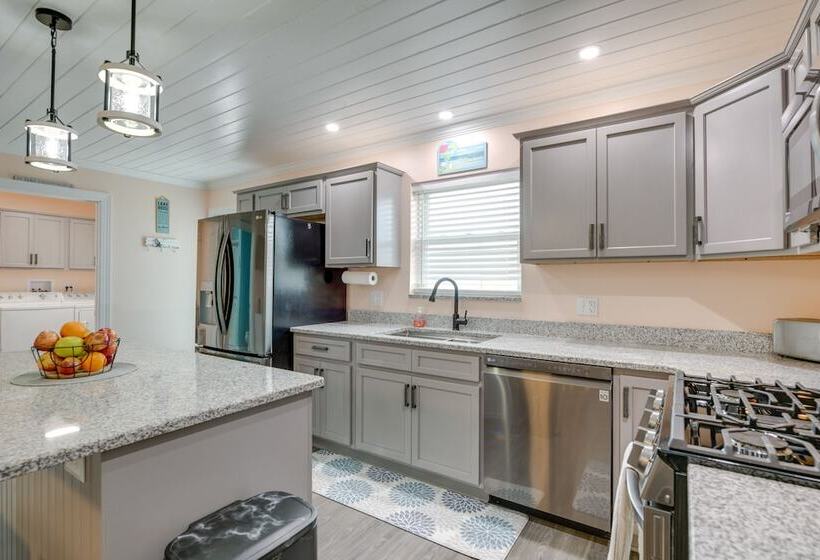 Angola Vacation Rental, Walk To Lake Erie Beach!