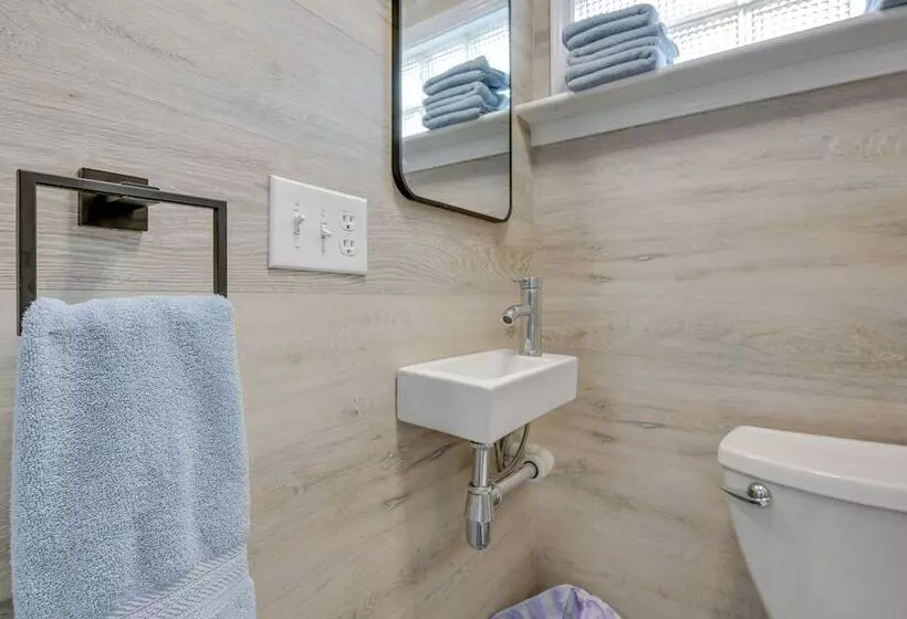 Angola Vacation Rental, Walk To Lake Erie Beach!