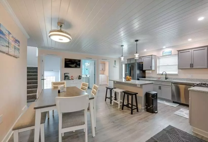 Angola Vacation Rental, Walk To Lake Erie Beach!