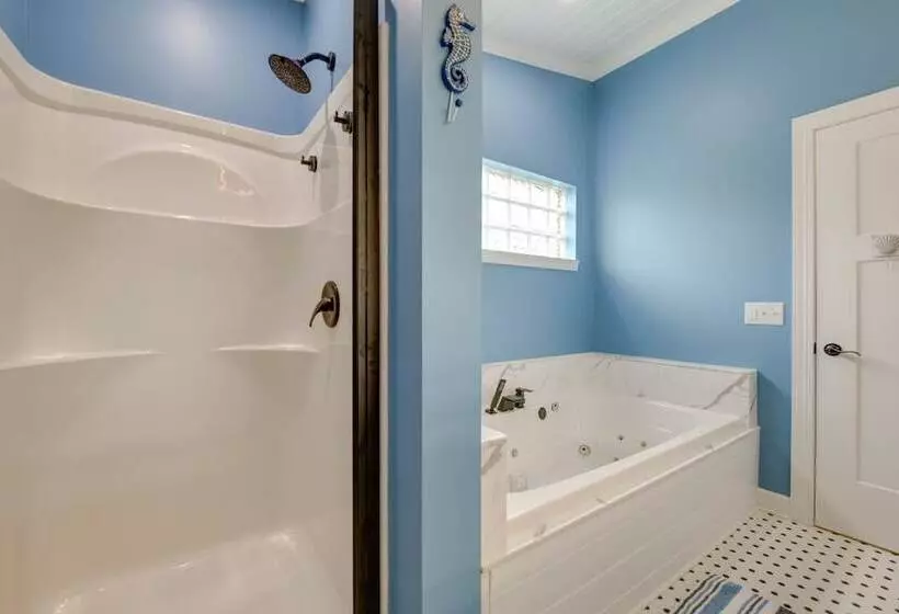 Angola Vacation Rental, Walk To Lake Erie Beach!