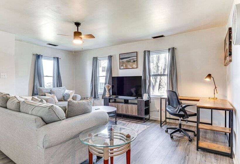 Bright Muncie Home W/ Yard ~ 2 Mi To Downtown!