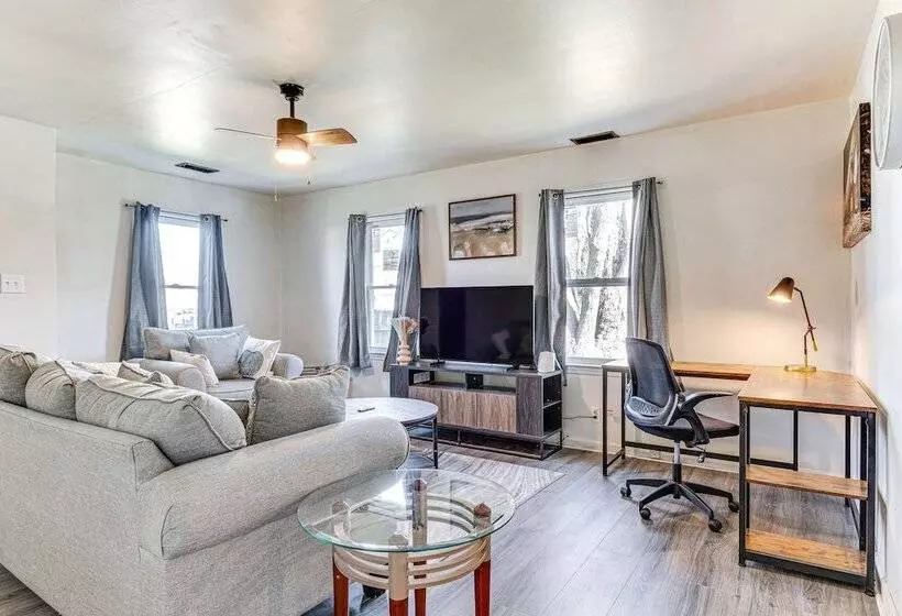 Bright Muncie Home W/ Yard ~ 2 Mi To Downtown!