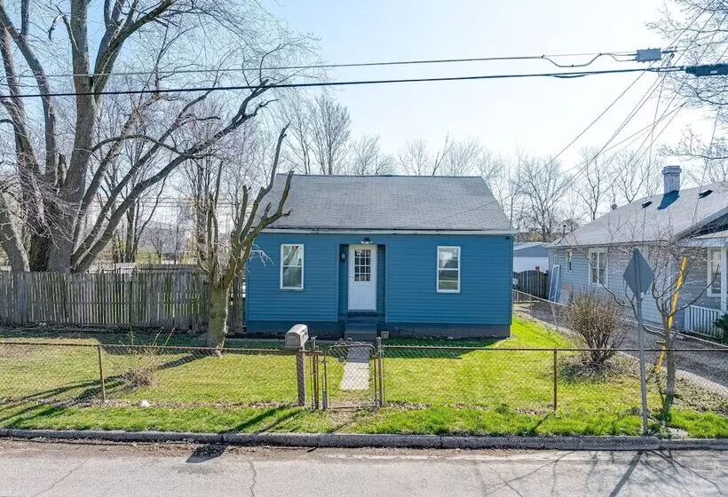 Bright Muncie Home W/ Yard ~ 2 Mi To Downtown!