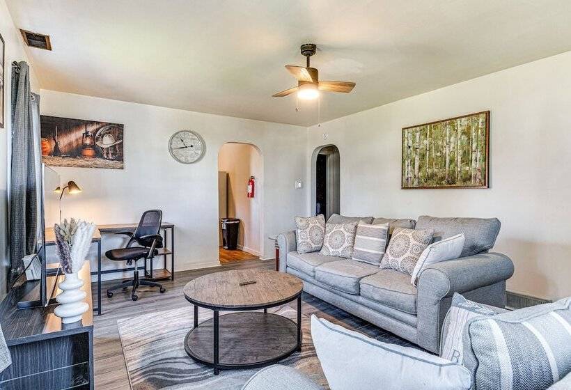 Bright Muncie Home W/ Yard ~ 2 Mi To Downtown!