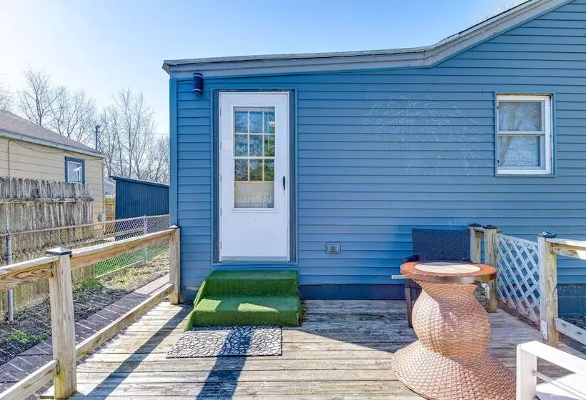 Bright Muncie Home W/ Yard ~ 2 Mi To Downtown!