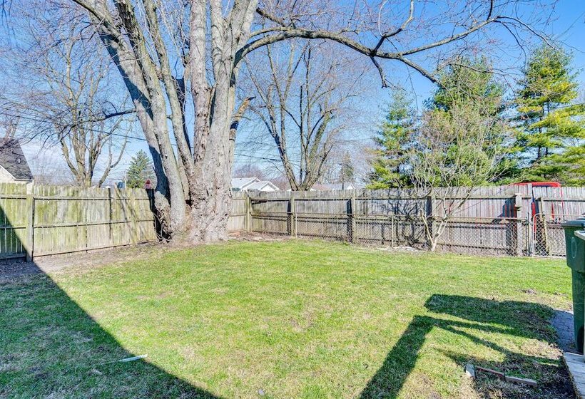 Bright Muncie Home W/ Yard ~ 2 Mi To Downtown!