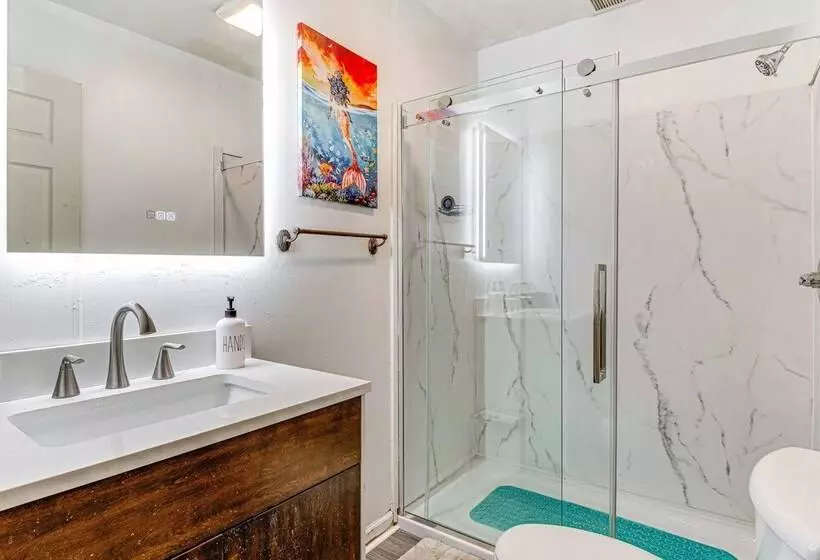 Bright Muncie Home W/ Yard ~ 2 Mi To Downtown!