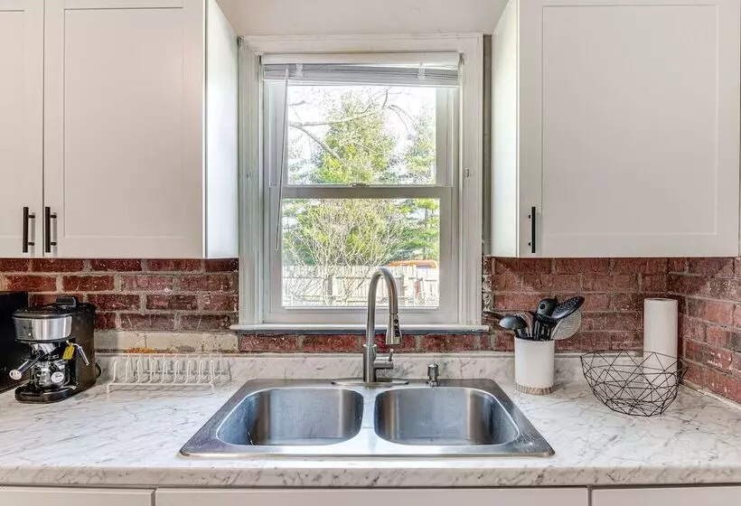 Bright Muncie Home W/ Yard ~ 2 Mi To Downtown!