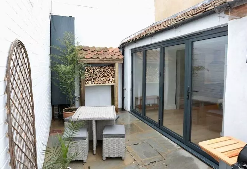 Cottage In East Rudham