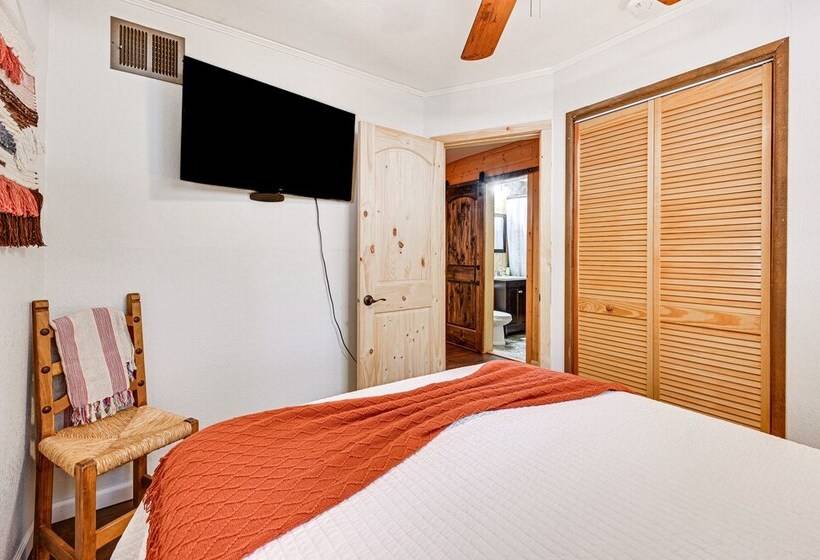 Forest Views & Fire Pit: Cozy Pine Cabin