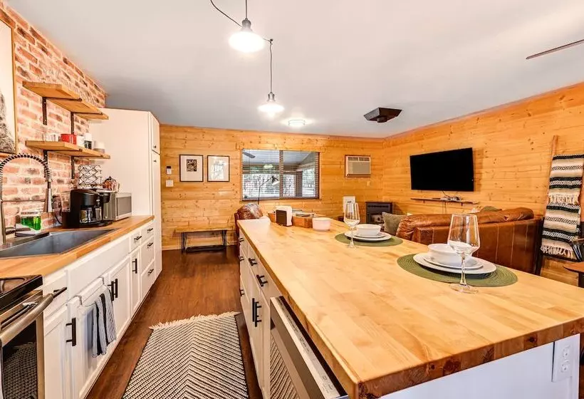 Forest Views & Fire Pit: Cozy Pine Cabin