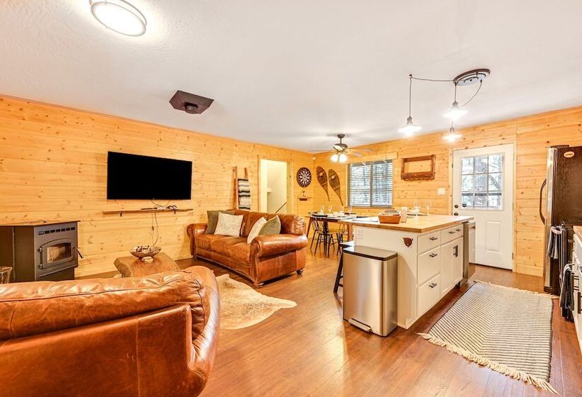 Forest Views & Fire Pit: Cozy Pine Cabin