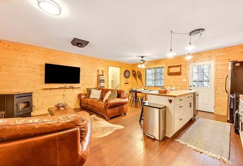 Forest Views & Fire Pit: Cozy Pine Cabin