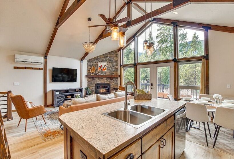 Cle Elum Cabin W/ Hot Tub, Fire Pit & Deck!