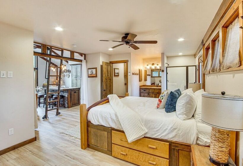 Cle Elum Cabin W/ Hot Tub, Fire Pit & Deck!