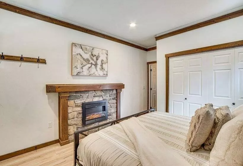 Cle Elum Cabin W/ Hot Tub, Fire Pit & Deck!