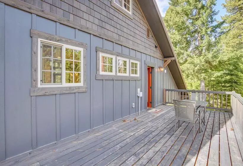 Cle Elum Cabin W/ Hot Tub, Fire Pit & Deck!