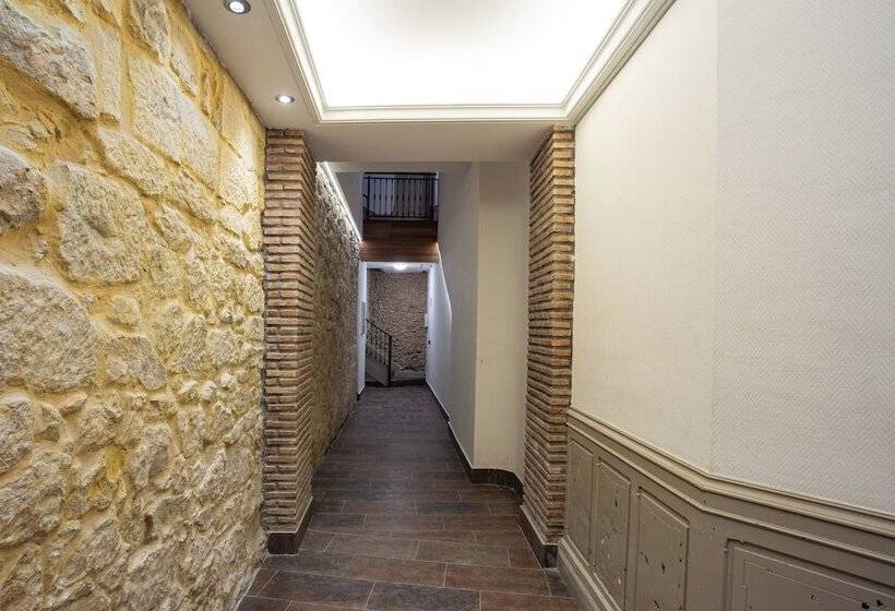 פונדק Casual Fuentes