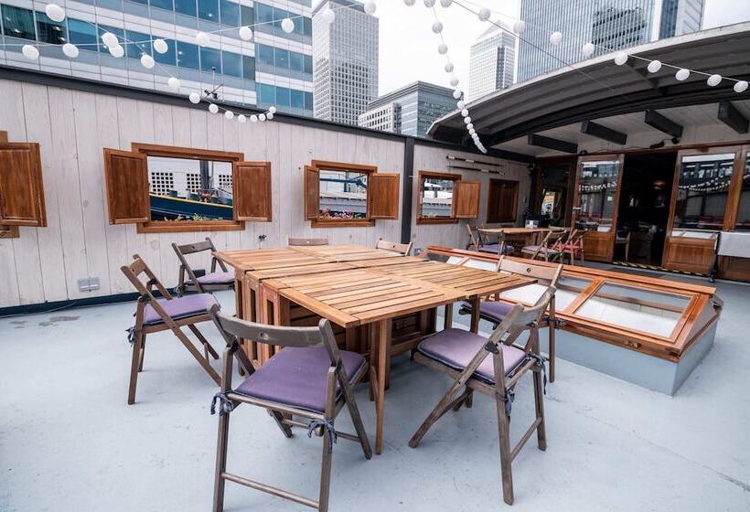בית מלון כפרי Luxury Canary Wharf House Boat