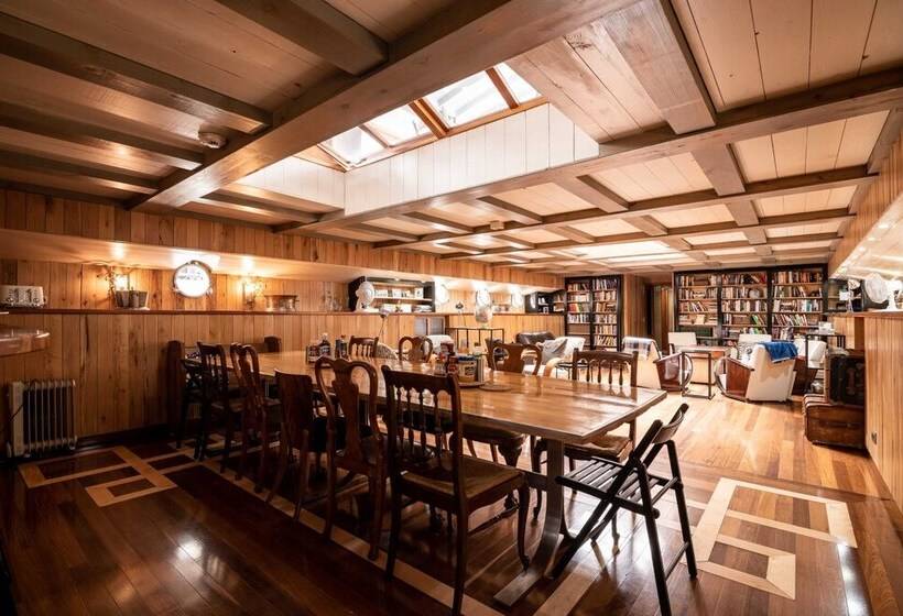 בית מלון כפרי Luxury Canary Wharf House Boat