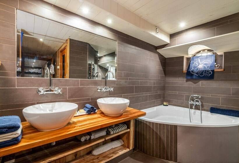 בית מלון כפרי Luxury Canary Wharf House Boat