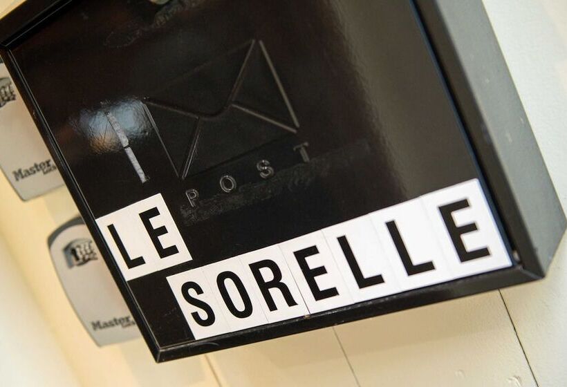 בית מלון כפרי Luxury Canary Wharf House Boat