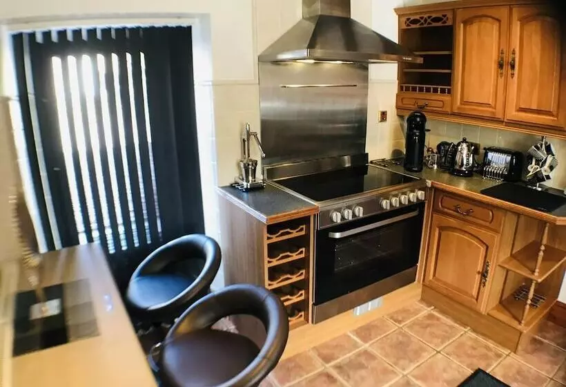 Maaseutuhotelli 2 Bed Barn Alton Towers Chatsworth Polars Peaks