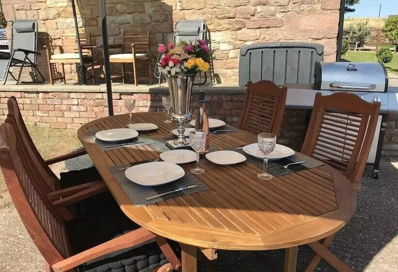 Maaseutuhotelli 2 Bed Barn Alton Towers Chatsworth Polars Peaks