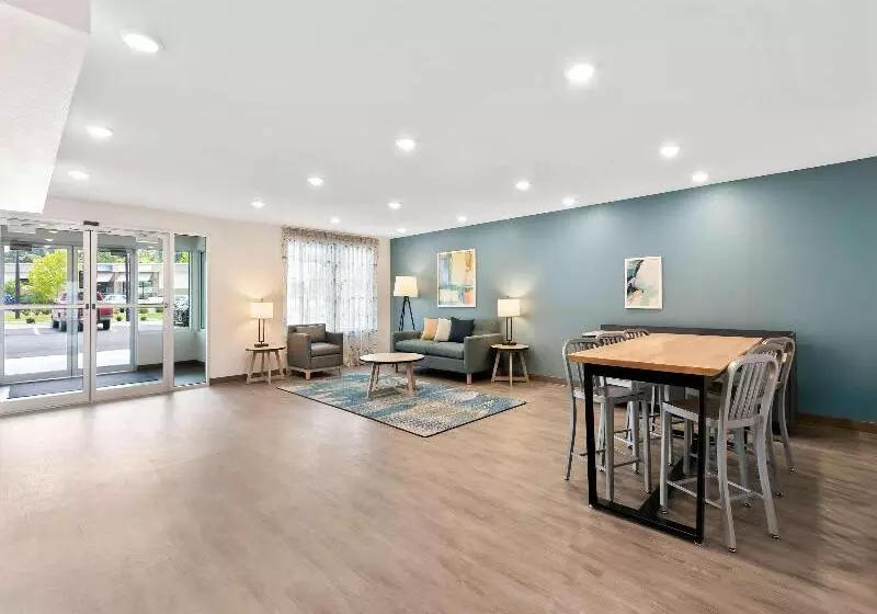 ホテル Woodspring Suites Savannah West Chatham Parkway