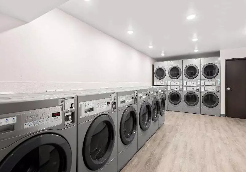 ホテル Woodspring Suites Savannah West Chatham Parkway