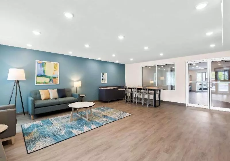 ホテル Woodspring Suites Savannah West Chatham Parkway