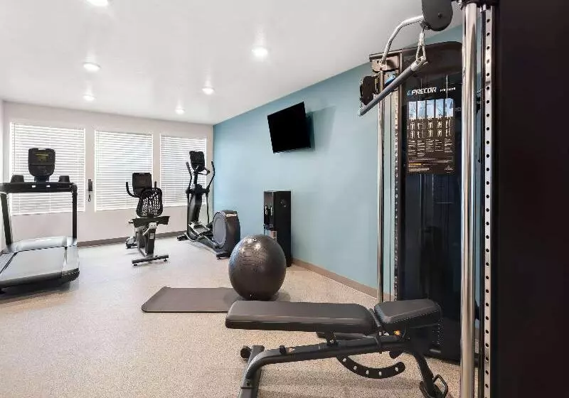 ホテル Woodspring Suites Savannah West Chatham Parkway
