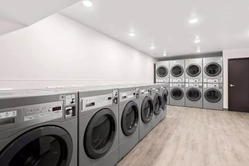 ホテル Woodspring Suites Savannah West Chatham Parkway