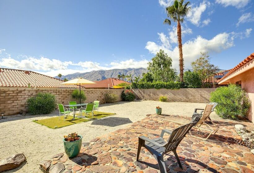 Inviting Palm Springs Home: 3 Mi To Downtown!