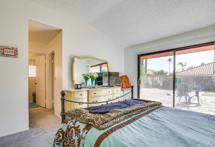 Inviting Palm Springs Home: 3 Mi To Downtown!