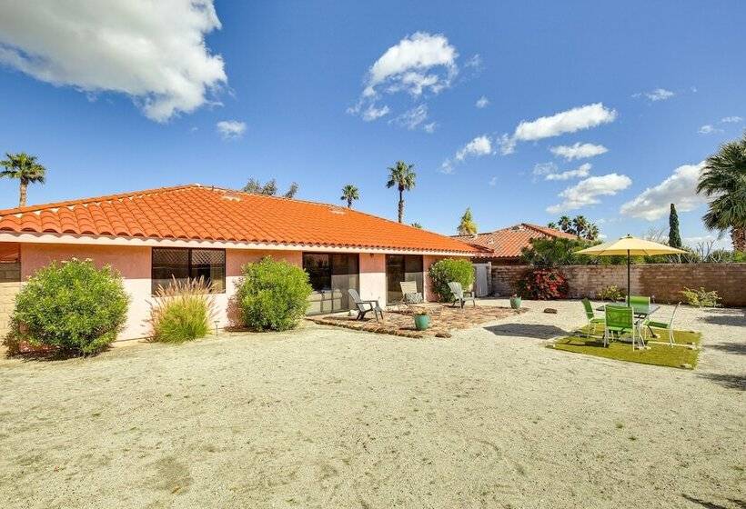 Inviting Palm Springs Home: 3 Mi To Downtown!