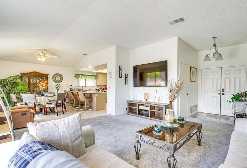 Inviting Palm Springs Home: 3 Mi To Downtown!