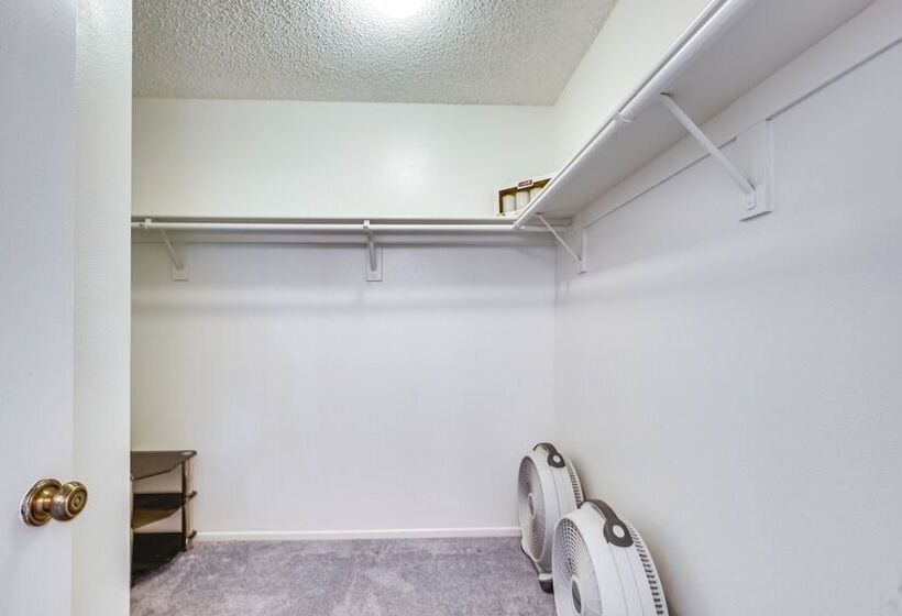 Inviting Palm Springs Home: 3 Mi To Downtown!