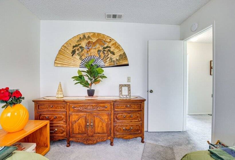 Inviting Palm Springs Home: 3 Mi To Downtown!