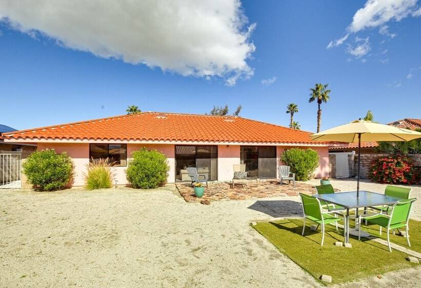 Inviting Palm Springs Home: 3 Mi To Downtown!
