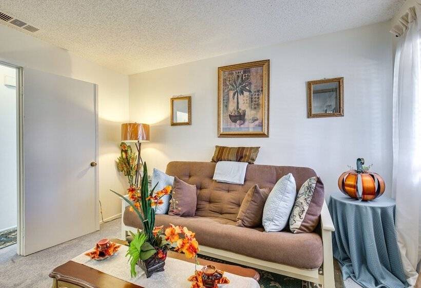 Inviting Palm Springs Home: 3 Mi To Downtown!