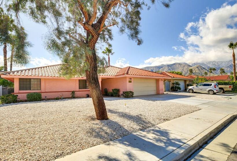 Inviting Palm Springs Home: 3 Mi To Downtown!