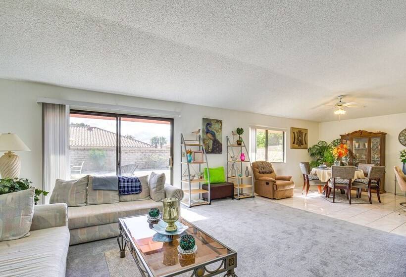 Inviting Palm Springs Home: 3 Mi To Downtown!