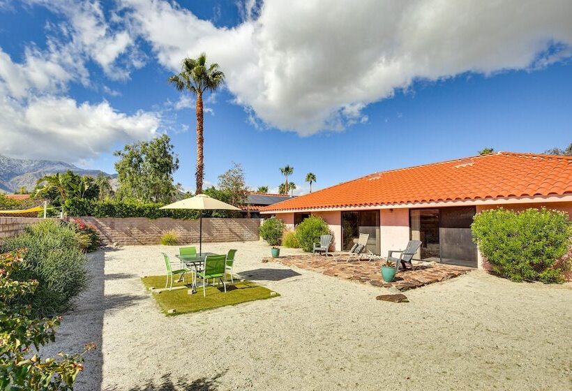 Inviting Palm Springs Home: 3 Mi To Downtown!