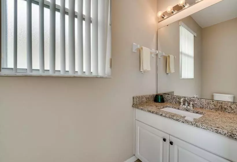 Kissimmee Home W/ Pool + Pond View, 5 Mi To Disney