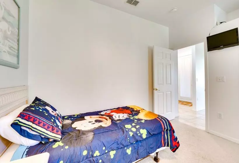 Kissimmee Home W/ Pool + Pond View, 5 Mi To Disney